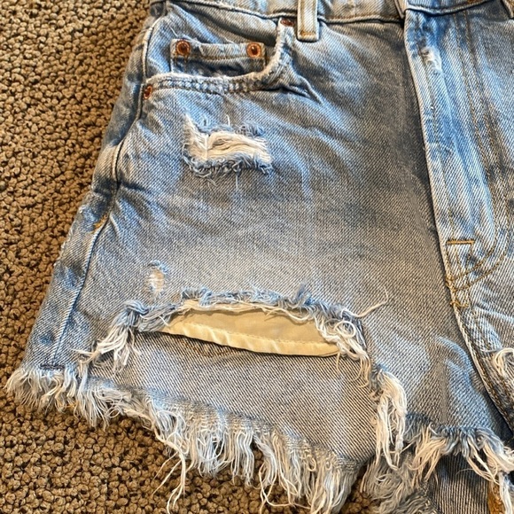 Zara Distressed High Waist Short Size 0 in Like New Condition - Picture 3 of 9